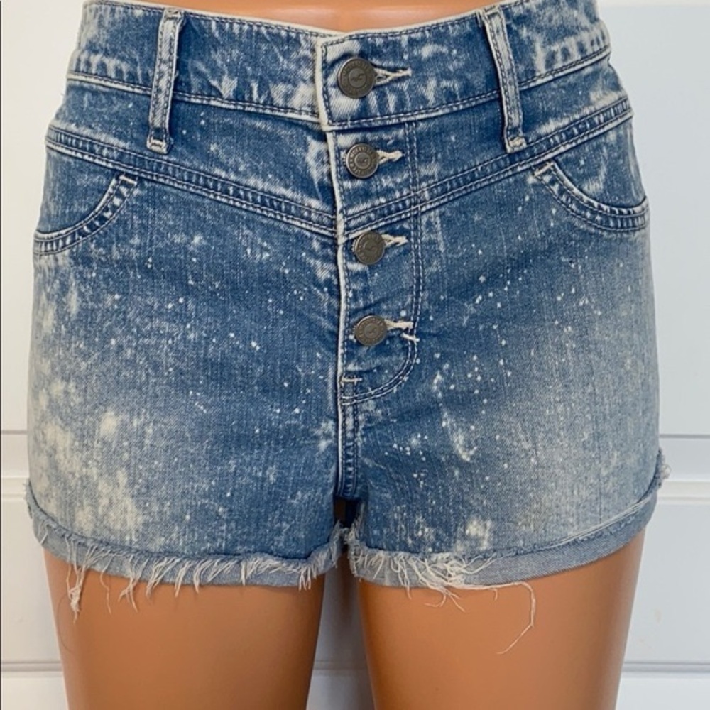 Women’s HOLLISTER acid wash button‎ fly high waisted Jean shorts size 3 / 26